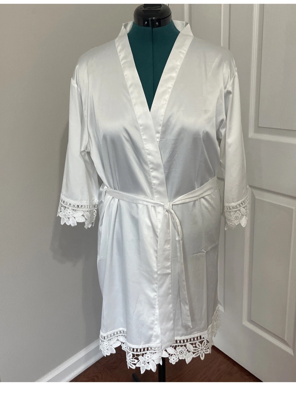 White One Size (S/M) Silky Robe Wrap Lounger Lace Embroidery Satin Cottagecore